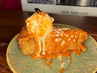 Apple tart with ice cream & homemade caramel