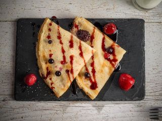 Clătite cu gem de prune/caise/capșuni