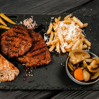 Meniu berbecut slab la gratar