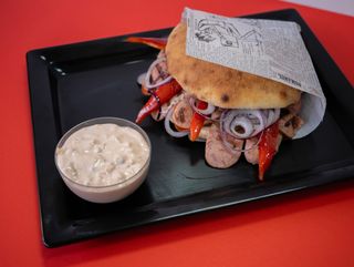 Sandwich cu cârnaţi