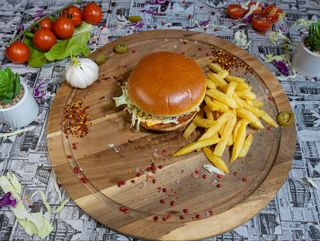 Burger de pui cu cartofi