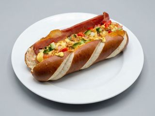 Hot dog de vis fierbinte
