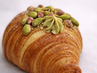 Croissant cu fistic