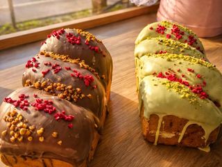 Cozonac glazurat cu ciocolata si cu insertie de ciocolata