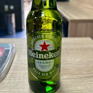Bere blonda Heineken