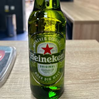 Bere blonda Heineken