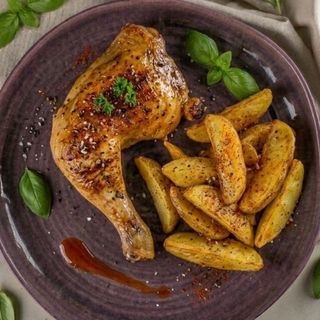 PULPA DE PUI CU CARTOFI WEDGES / CHICKEN LEG WITH POTATO WEDGES 450g