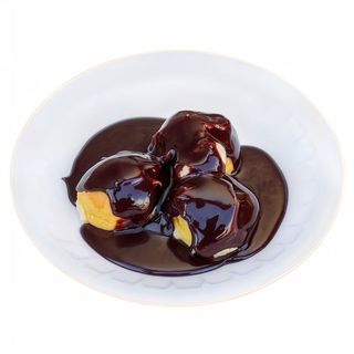 Profiterol (Classic French Dessert)