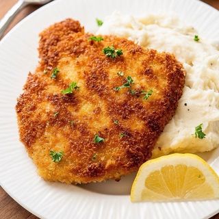 Snitel de porc cu cartofi prajiti/ French pork snitzel with french fries :500g