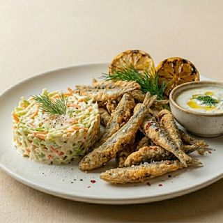 HAMSII PRAJITE CU SOS DE USTUROI SI SALATA COLESLAW/ HAMSII FRIED WITH GARLIC SAUCE COLESLAW SALAD - 300g