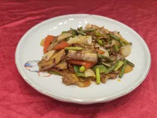 Coaste de porc cu usturoi picante辣炒蒜香排骨