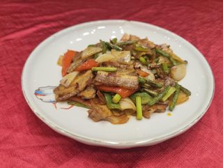 Coaste de porc cu usturoi picante辣炒蒜香排骨