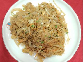 Portie mic fidea cu pui鸡肉炒粉干(小份)