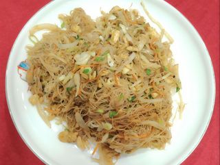 Portie mic fidea cu vita牛肉炒粉干(小份)