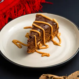 Desert cu caramel și alune prăjite