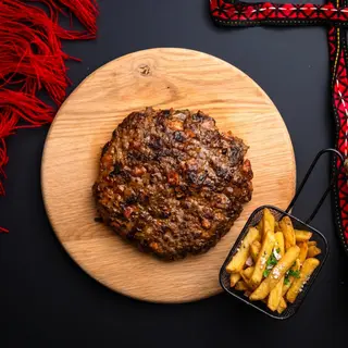 Plescavița picanta cu cartofi prajiti