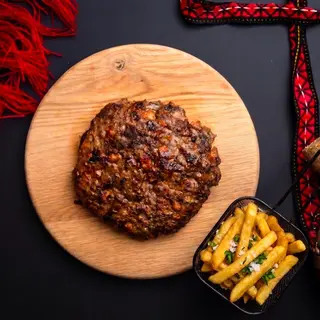 Plescavița vita/berbecut cu cartofi prajiti