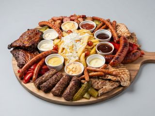 Platou porc mix (5 persoane)-sunt necesare 2 ore pentru a onora comanda