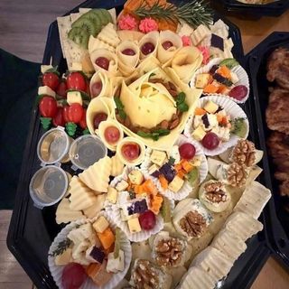 PLATOU APERITIV BRANZETURI 5 PERSOANE-sunt necesare 2 ore  pentru a onora comanda