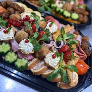 PLATOU APERITIV 5 PERSOANE DE FRUPT-sunt necesare 3 ore pentru a onora comanda