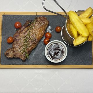 VITA LA GRATAR CU CARTOFI SI SOS