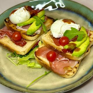 PAINE PRAJITA CU OU POSAT