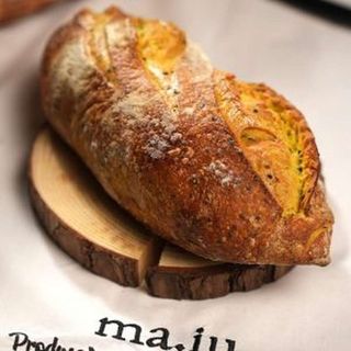 Franzelă cu Turmeric și Susan Negru