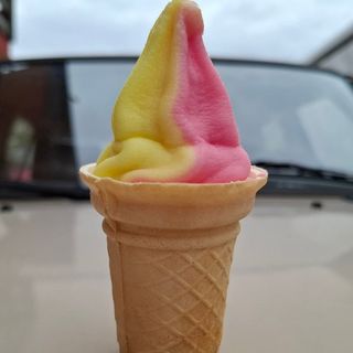 ÎNGHEȚATĂ NATURALĂ LA CORNET