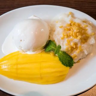 STICKY RICE WITH MANGO ICE CREAM