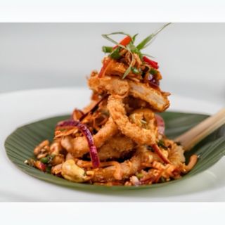 CRISPY CALAMARI SALAD
