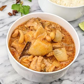 CHICKEN MASSAMAN CURRY