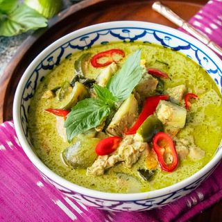 CHICKEN GREEN CURRY