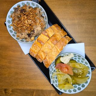 Pulled pork bowl & pâine, murături 300g