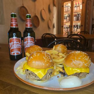 4 PULLEdBurger + 2 BERI CZELL