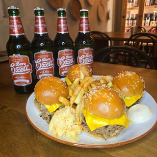 4 PULLEdBurger  + 4 BERI CZELL