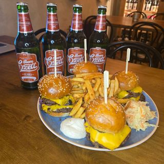 4 SMASHED Burgers + 4 BERI CZELL