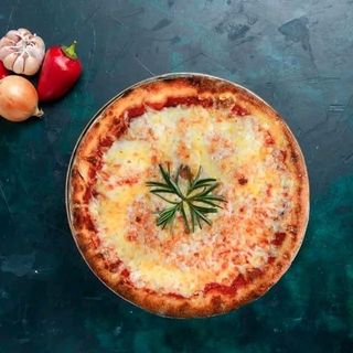 Combo Pizza Margherita + o pizza la alegere + 2 sosuri