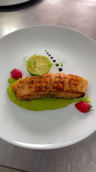 De prin Atlantic - somon la grill cu piure de mazare