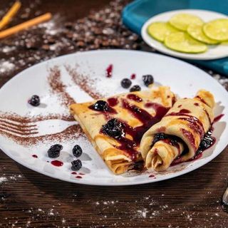 Clatite cu dulceata de afine