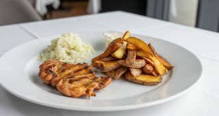 Puple de pui dezosate cu cartofi wedges