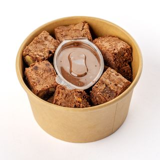 Pahar cu brownie bites și sos de nocciola Callebaut