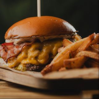 Smashed Burger with potatoes