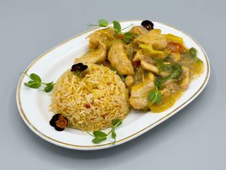 Pui chilli uscat cu orez cu ou