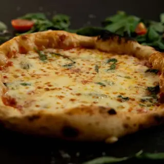 Pizza Quattro Formaggi Rosso