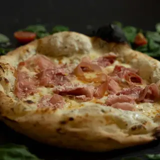 Pizza Tartufata Prosciutto