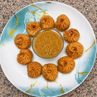 fried pork momo (10 pieces)