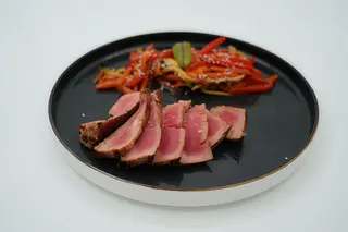 Tuna steak cu legume thai