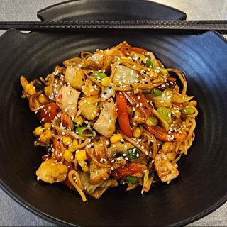 Noodles cu pui