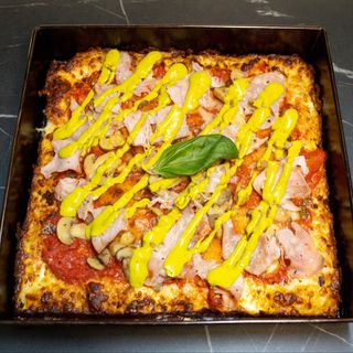 Pizza Prosciutto e Funghi