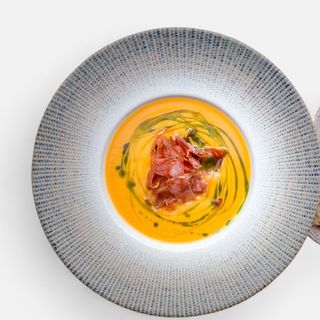 Supa crema de legume cu prosciutto crudo crispy